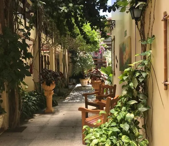 Apartamento com piscina no Lázaro